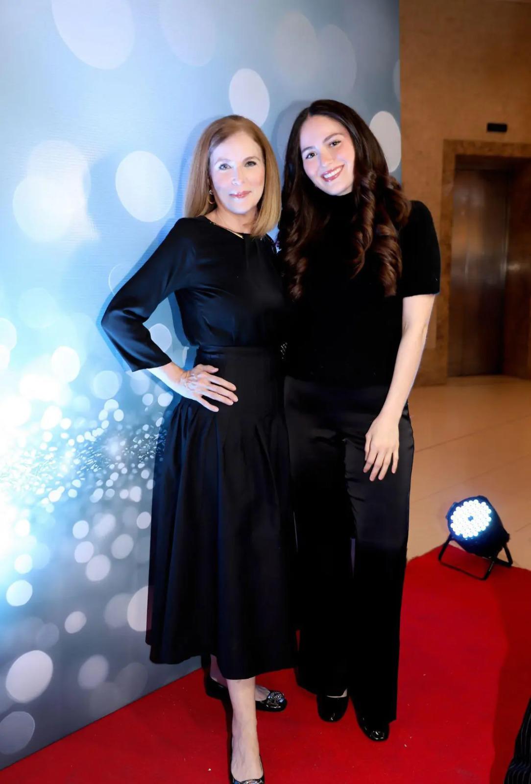 Power dressing y glamour en la noche más fashion de Tegucigalpa