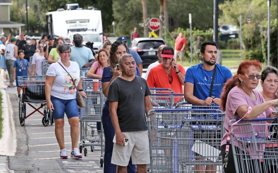 El estado de emergencia fue declarado inicialmente en 24 de los 67 condados que tiene el estado ante la amenaza de un potencial huracán mayor, pero fue luego extendido al resto como medida de prevención.