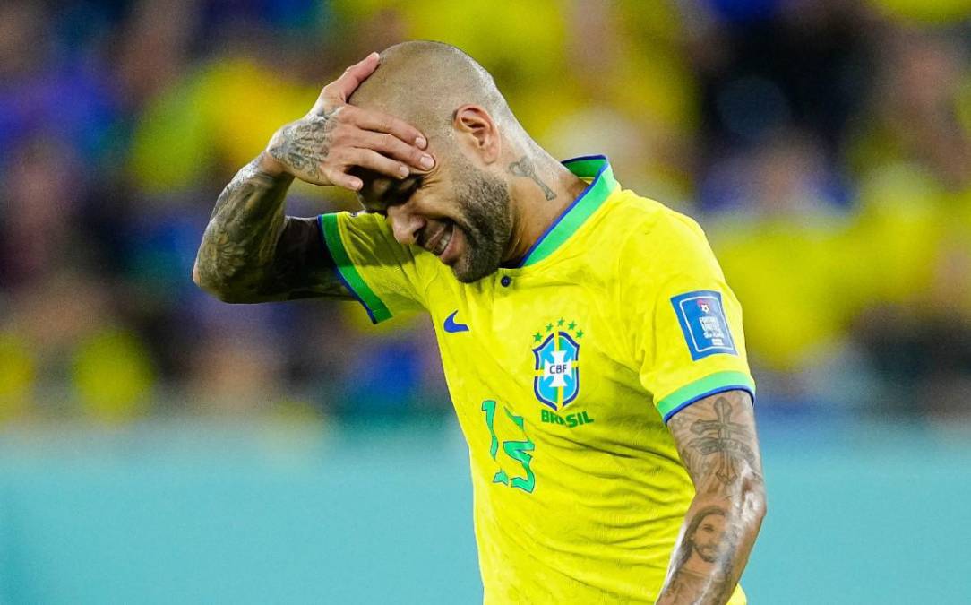 El futbolista brasleño lleva tres semanas en prisión desde que fue denunciado por agresión sexual en Barcelona, España. Ahora, su exesposa rompió el silencio sobre la situación que vive el futbolista.
