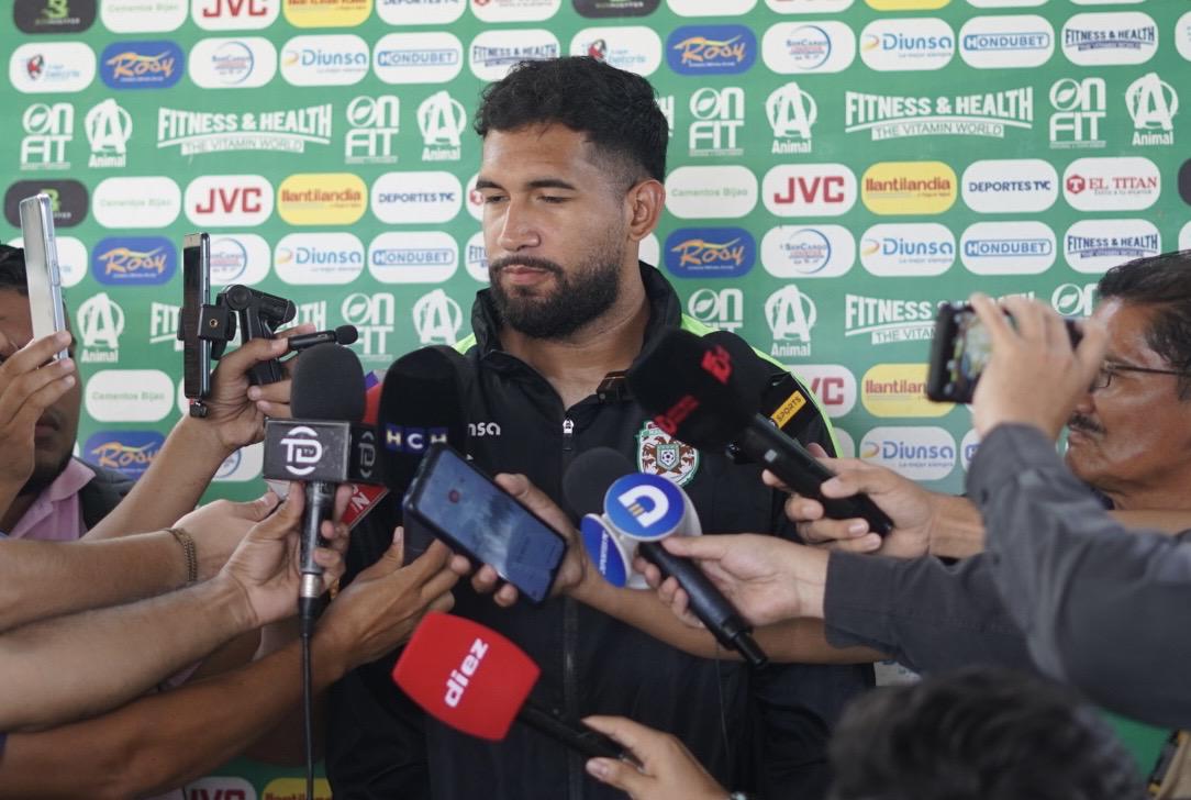 César Samudio atendió a los medios de comunicación.