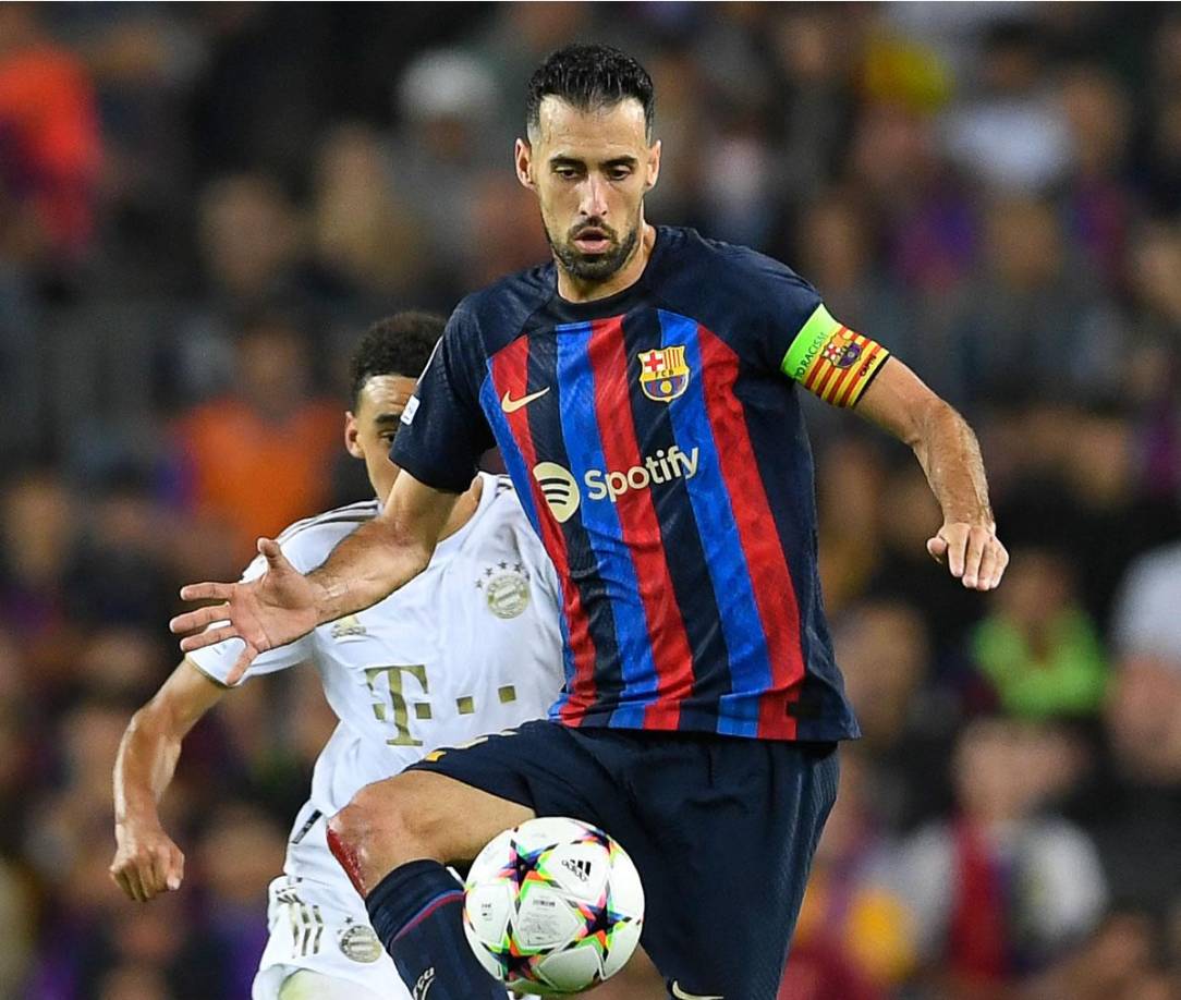 Sergio Busquets - El mediocampista español se marcha del FC Barcelona y ahora tiene que encontrar nuevo equipo. El capitán culé tiene ofertas. Sus opciones, irse a Arabia Saudita, donde el componente económico es muy importante, o a la MLS, en la que el Inter de Miami le pretende.