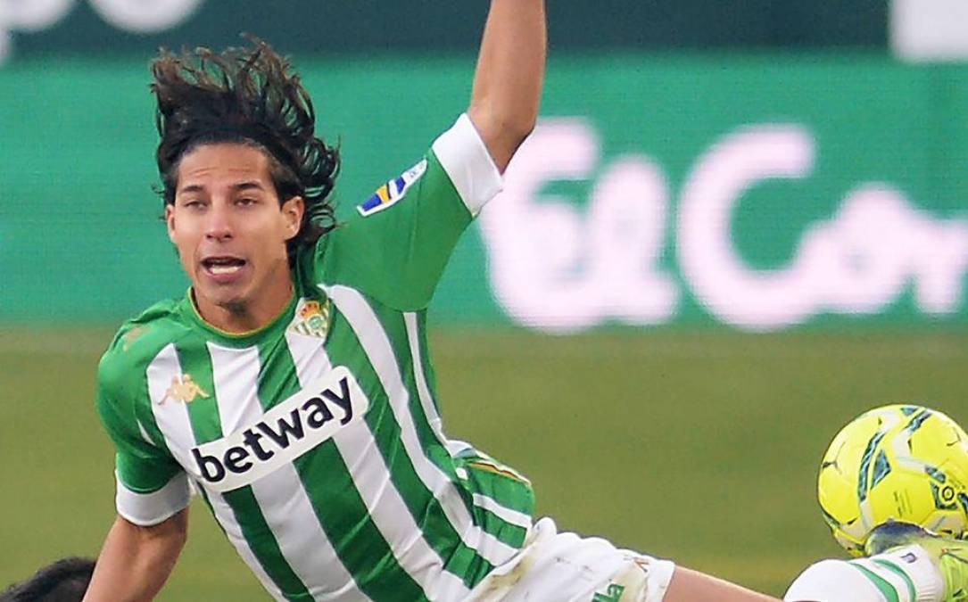La Cadena SER informa que que Diego Lainez ha sido ofrecido por el Real Betis al Rayo Vallecano. El mediocampista mexicano no ha podido consolidarse en el cuadro español.