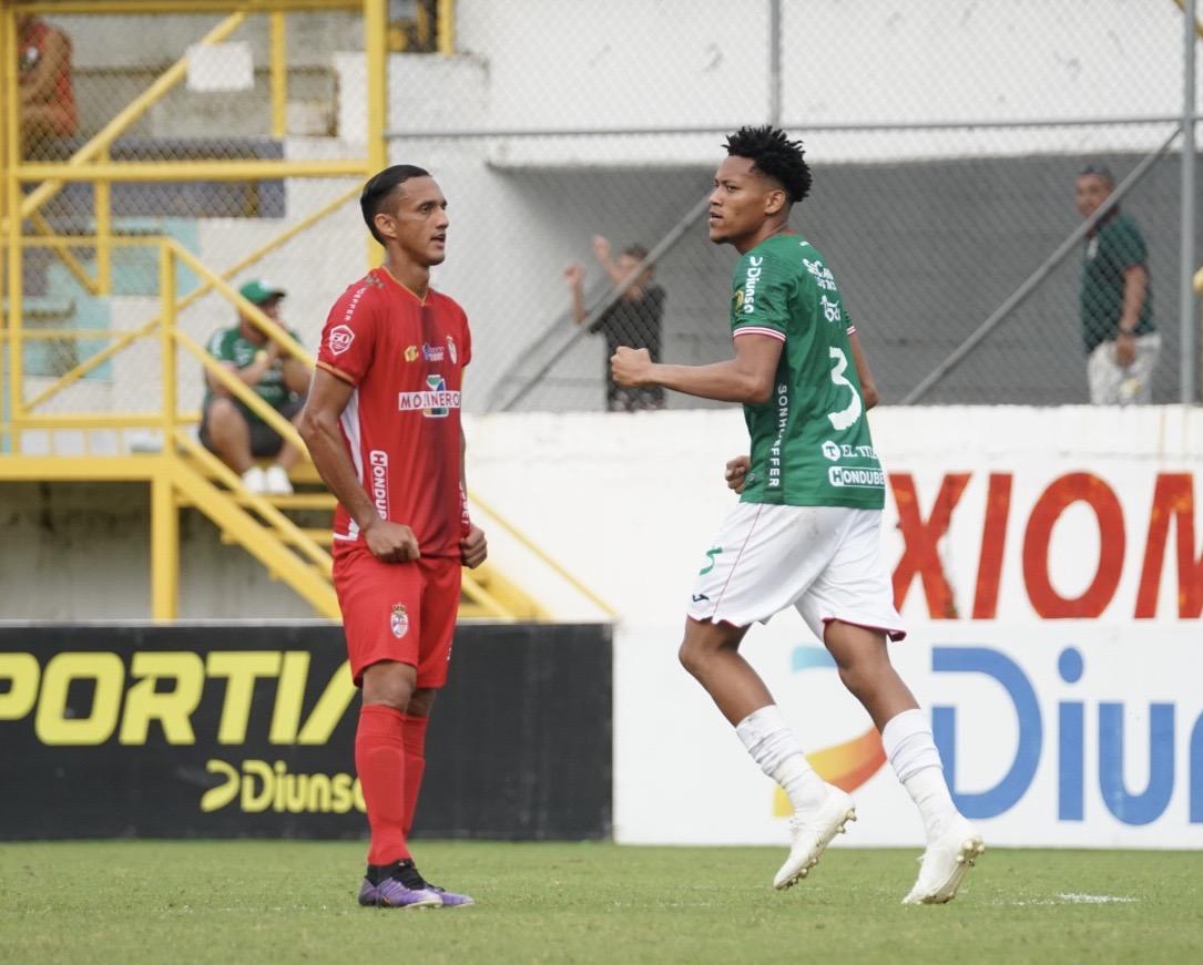 El festejo de Marathón tras el empate ante la Real Sociedad.