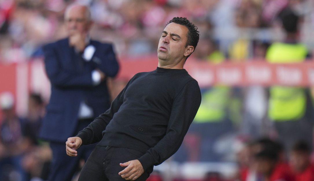 Xavi reacciona molesto tras derrota del Barcelona y título del Real Madrid