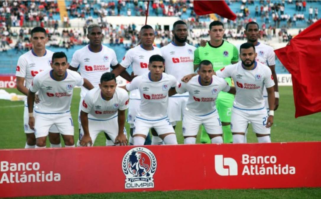 El equipo del Olimpia posando previo al clásico contra Motagua.