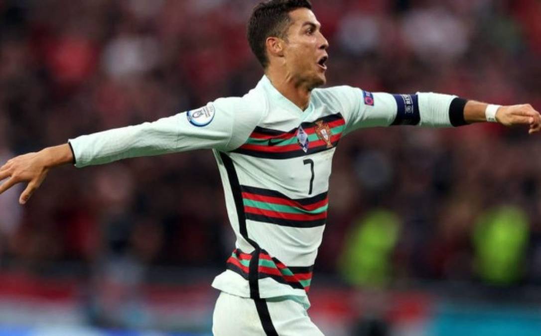 Cristiano Ronaldo: Ha sido el máximo goleador de la Eurocopa con cinco tantos pese a que Portugal fue eliminada en octavos de final. En la Juventus no se ha encontrado un proyecto tan ganador y competitivo como se esperaba (esta temporada solo ha levantado la Copa y la Supercopa de Italia), pero sus cifras son, un año más, incontestables: en Turín ha celebrado 36 dianas este curso.