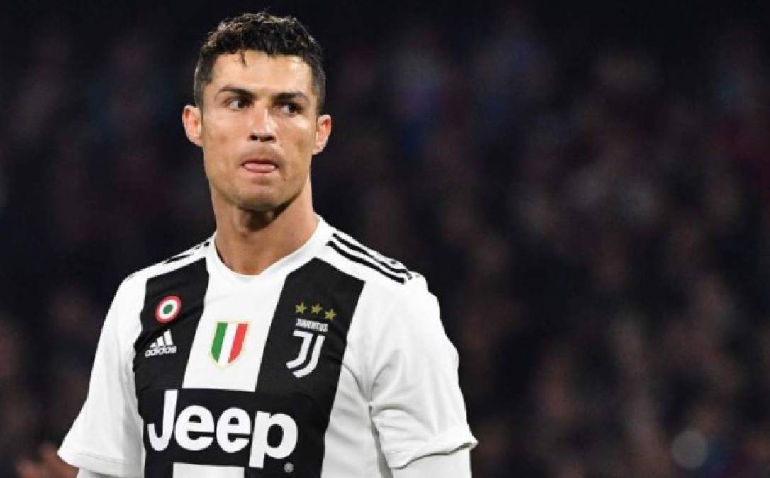 Bombazo. La prensa en Italia ha revelado este día que el portugués Cristiano Ronaldo le ha solicitado la llegada de seis jugadores a la directiva de la Juventus para poder conseguir la ansiada Champions League. El astro luso ha puesto como condición que el club se refuerze para poder quedarse.