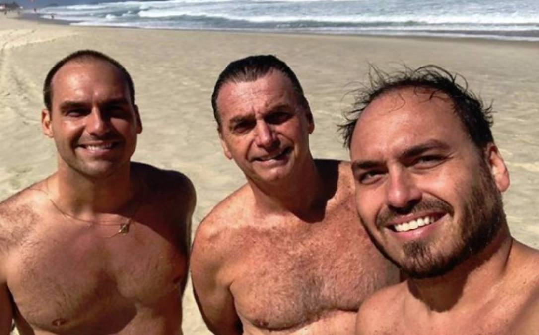 Cuando Jair Bolsonaro asumió la presidencia de Brasil el pasado 1 de enero, sus tres hijos Flavio, Carlos y Eduardo también subieron al poder. El primero de ellos como senador, Carlos como concejal y el menor, Eduardo, como diputado por Sao Paulo.