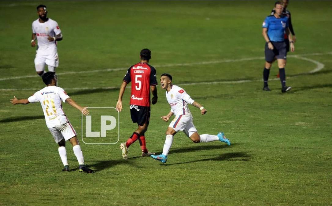 Michaell Chirinos también marcó un golazo y fue la figura del partido con dos asistencias y su tanto.