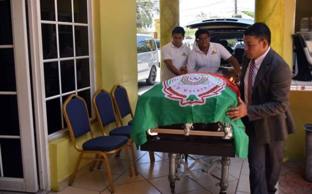 El cuerpo del 'Pery' Martínez, quien falleció a los 37 años de edad el pasado 11 de agosto por un paro cardiaco, llegó este viernes a La Ceiba para su funeral.