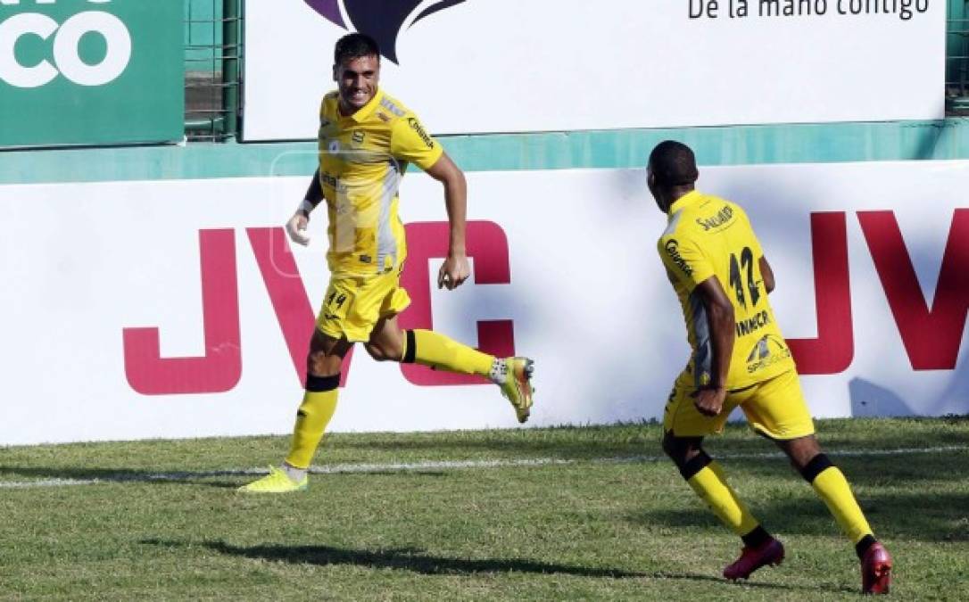 Ramiro Rocca festejando su segundo gol frente al Marathón.