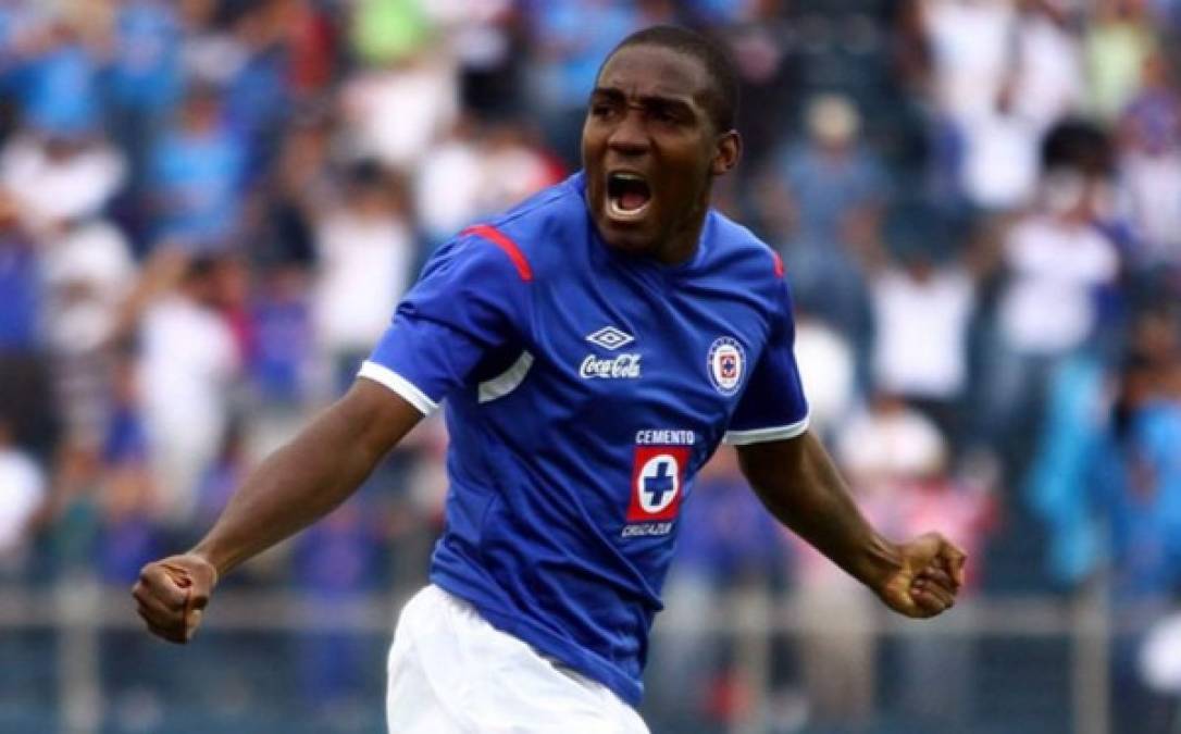 Edixon Perea - El delantero colombiano arribó en 2011 al Cruz Azul tras un paso por Las Palmas de España. En 29 partidos marcó 10 goles. Ya está retirado.