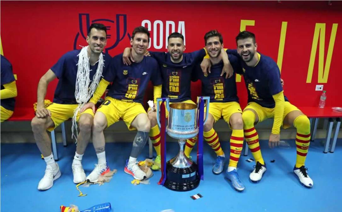 La carrera de Piqué en imágenes: míticos festejos, títulos, Barça, España, el golpe ante Honduras y los Clásicos