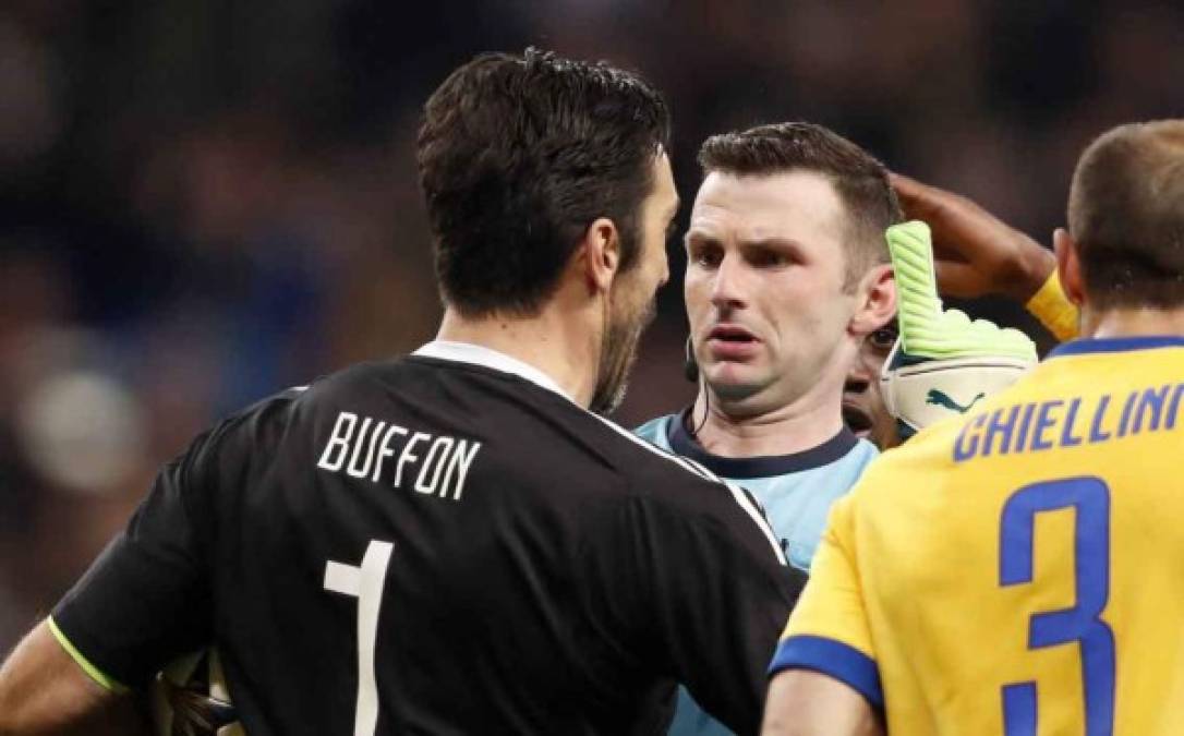 'Oliver no tenía que haber cobrado el penal, un juez con más experiencia no lo hubiera hecho. Era demasiado joven para este cotejo', dijo Buffon sobre el central inglés.