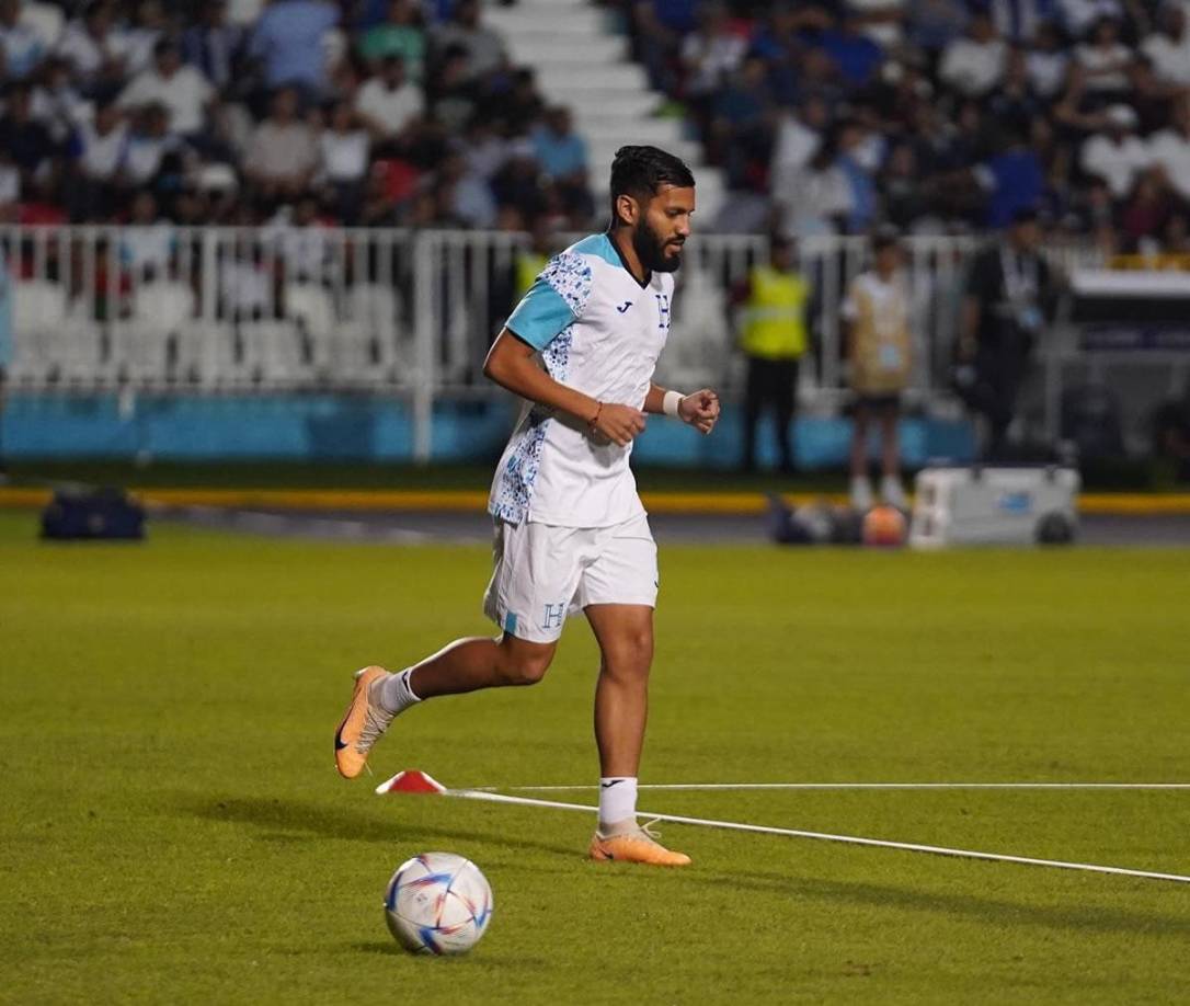 VOLANTE - Jorge Álvarez es uno de los aclamados por la afición catracha y sería uno de los dos volantes en el eje central de la Bicolor Hondureña en el Nacional Chelato Uclés.