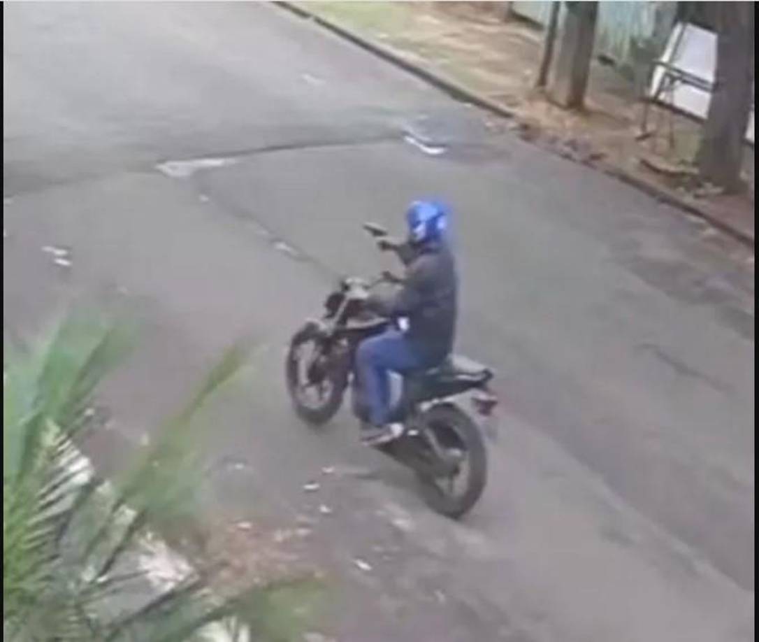 La Policía le ofreció custodia pero no aceptó, añadió el comisario.