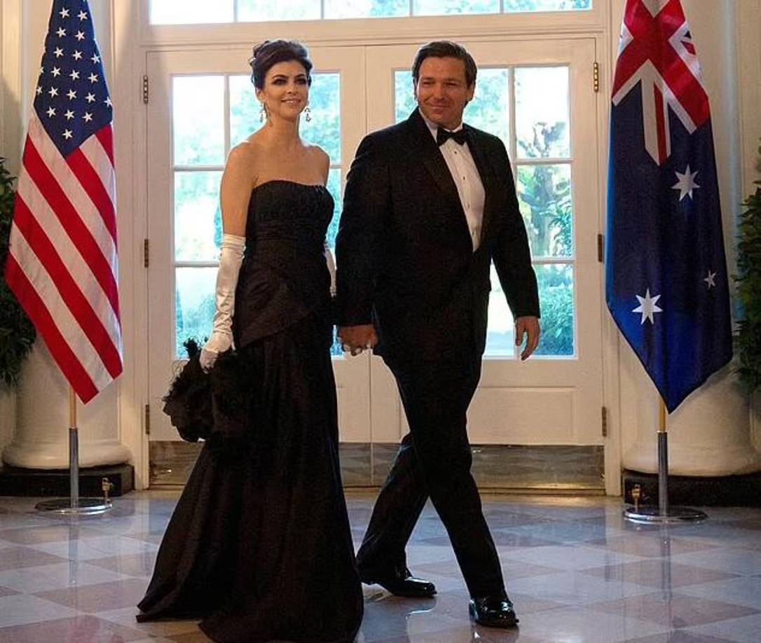 La personalidad del gobernador, más allá de las políticas ultraconservadoras que promueve, es bastante misteriosa. “Siempre me preguntan, ¿quién es Ron <b>DeSantis</b>?”, dice en un video difundido para la campaña de reelección de su marido en 2022. 