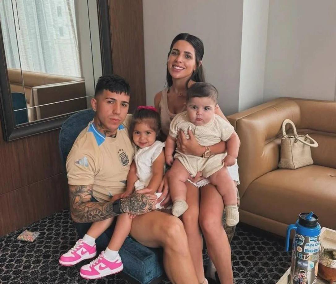 Enzo Fernández y Valentina Cervantes se separaron en octubre tras seis años en pareja, dos hijos en común y convivencia en Buenos Aires, Lisboa y Londres. 