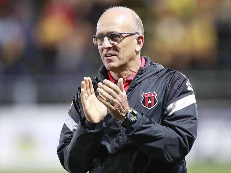 Fabián Coito es el director técnico del Alajuelense.