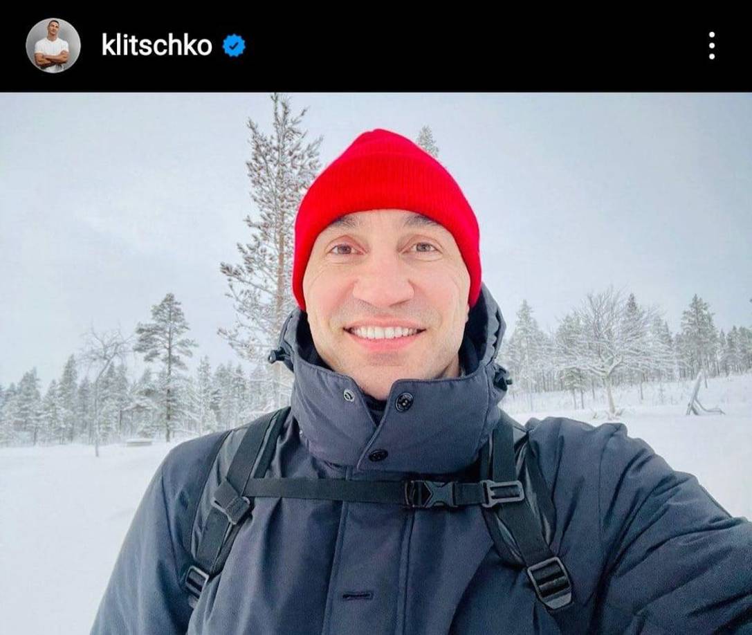 “Hoy, civiles fueron asesinados por misiles rusos. Fuerzas de operaciones especiales -de Rusia- están asesinando civiles y esto está sucediendo en el corazón de Europa. No hay tiempo para esperar porque esto resultará en una catástrofe humanitaria”, recalcó Wladimir.