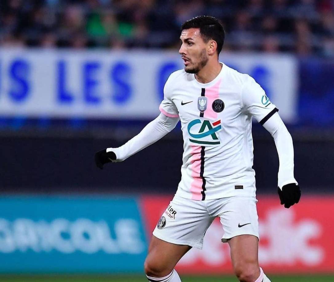 Leandro Paredes: El centrocampista argentino es otro de los que no entra en los planes del PSG pero el futbolista señaló que su idea es continuar en el equipo parisino: ““Me quedo en el París Saint Germain la temporada que viene”, reveló.