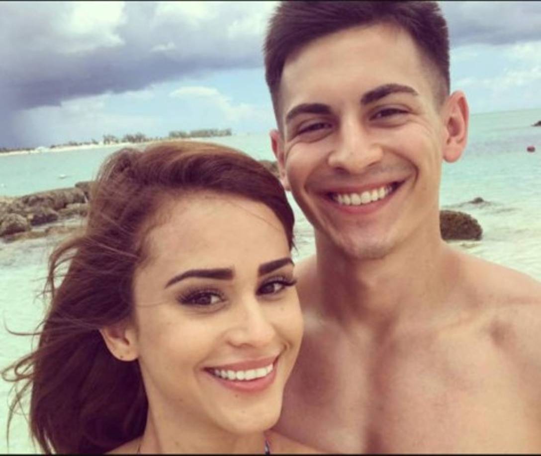 'Literalmente hice todo para asegurarme de que ella estuviera bien, de que se sintiera cómoda y hasta de que aprendiera a hablar inglés', asegura el gamer en el video, donde cuenta que incluso pagaba la tarjeta de crédito de Yanet.<br/>