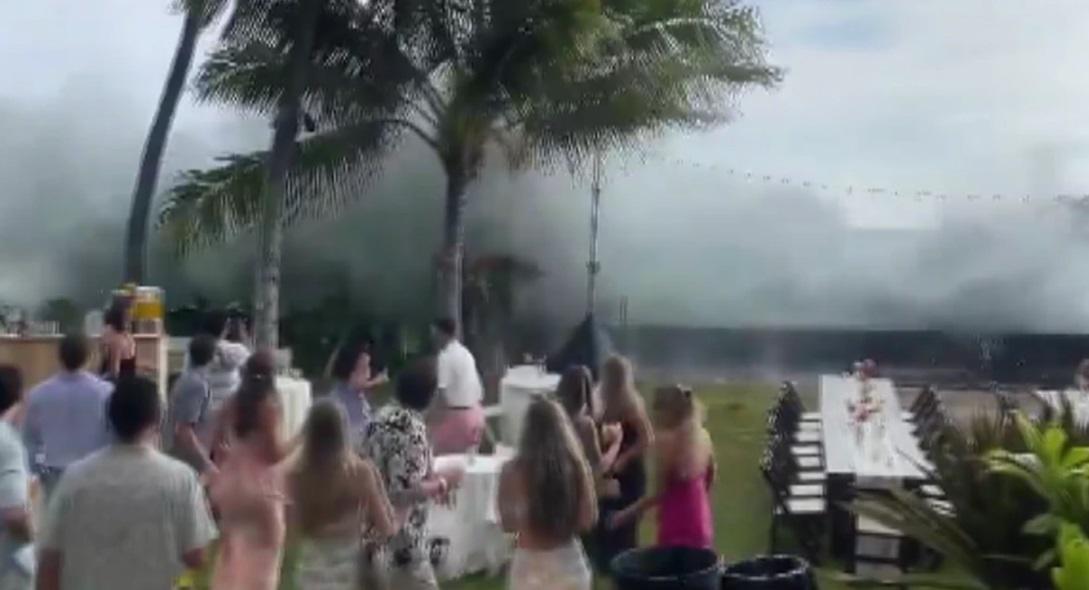 Los impactantes videos del gigantesco oleaje que golpeó las costas de Hawái