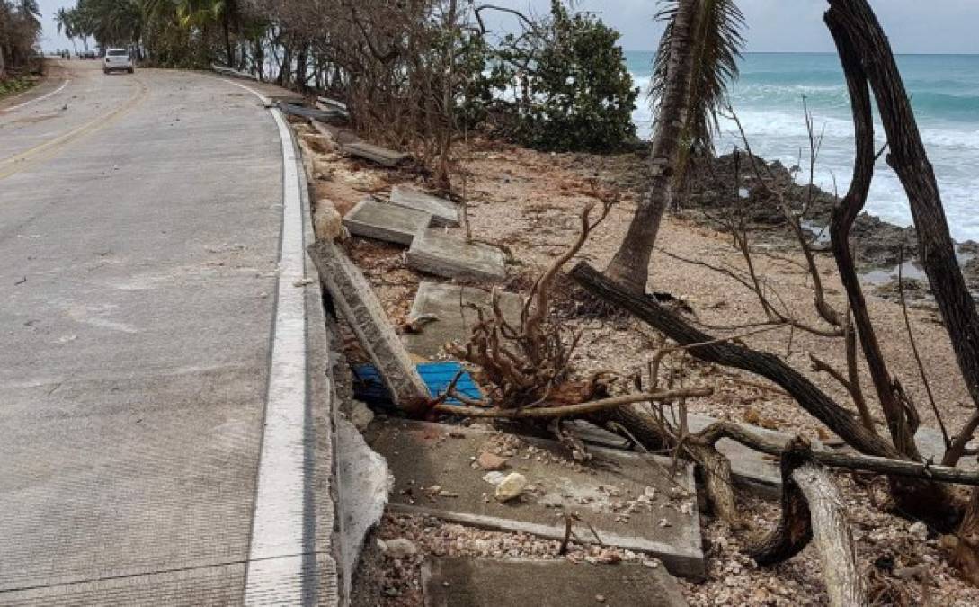 El huracán, primero de categoría 5 que golpea el país, causó la destrucción casi en su totalidad de la isla de Providencia y dejó la zona sin comunicaciones y sin suministro de agua.