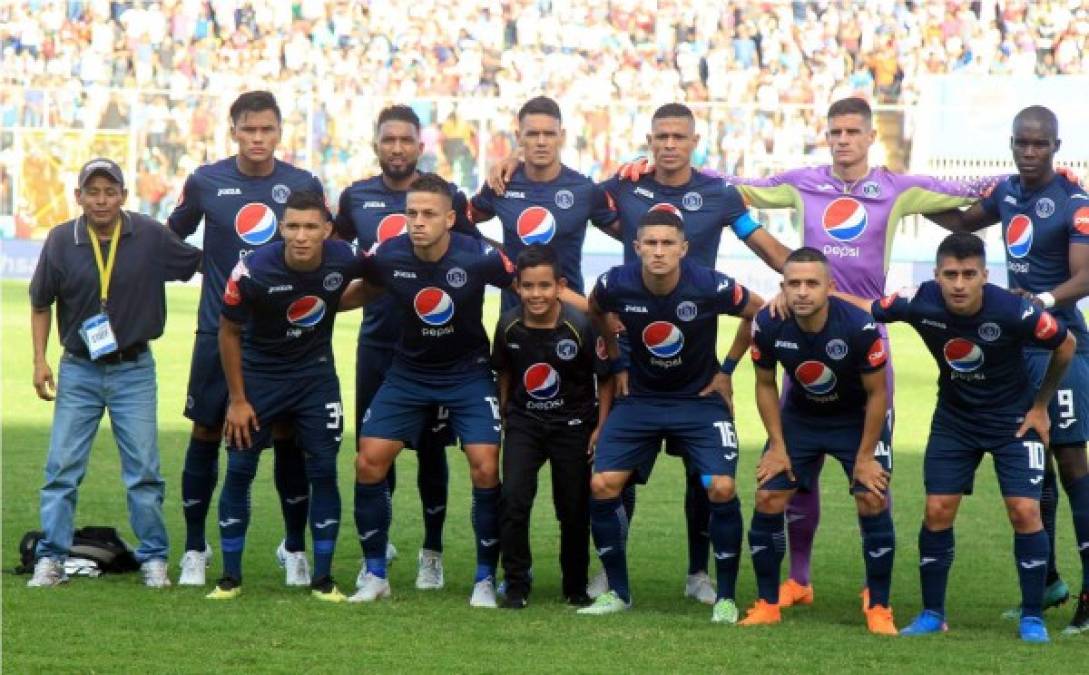 El once titular de Motagua posando previo al comienzo del partido.