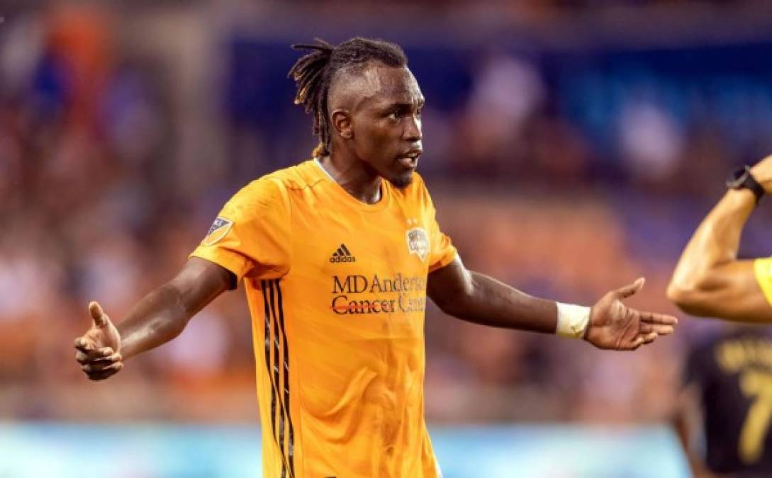 Alberth Elis tiene decidido jugar en Europa la próxima temporada y ante esto el Celtic de Escocia vuelve a la carga por el delantero hondureño del Houston Dynamo. Ya en el pasado el equipo de la MLS rechazó una oferta del club escocés. 'La Panterita' también negó hace días que este en conversaciones con el Fenerbahçe.