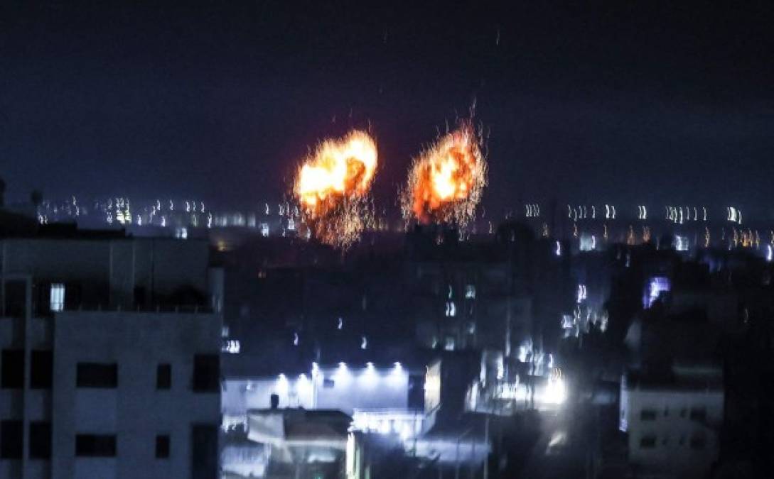 El Ejército israelí bombardeó hoy objetivos del movimiento islamista Hamás en la Franja de Gaza, por segunda vez esta semana y después de tres días seguidos de lanzamientos de globos incendiarios desde el enclave hacia su territorio, informó hoy un portavoz militar.