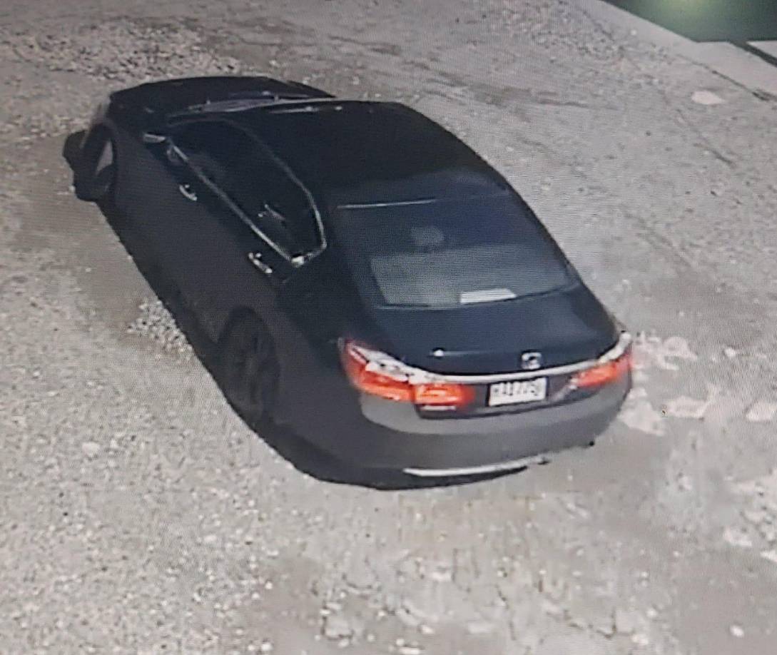 Como elementos de prueba se decomisó un vehículo utilizado para dejar la encomienda el cual fue grabado por las cámaras de seguridad.