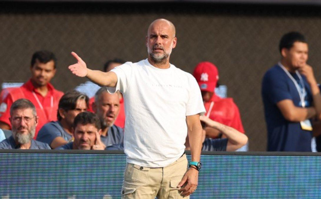 Pep Guardiola le pide a futbolista que siga en Manchester City: “Lo amo”