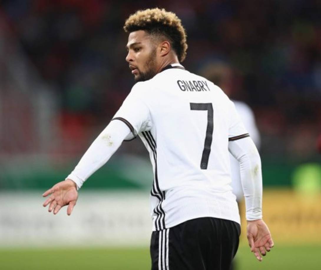 El joven mediocampista alemán (21 años), Serge Gnabry, ex del Arsenal y actualmente en las filas del Werder Bremen, está siendo una de las sensaciones de la Bundesliga esta temporada, lo que ha despertado el interés del Borussia Drotmund, según 'The Sun'.