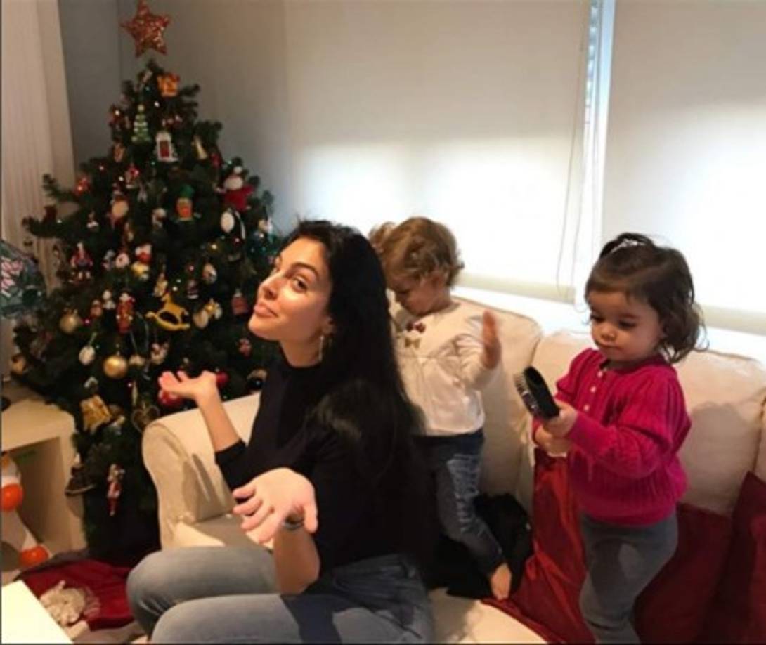 'Hacen conmigo lo que quieren... y yo feliz', escribió previo a la Navidad la pareja de Cristiano Ronaldo, Georgina Rodríguez.