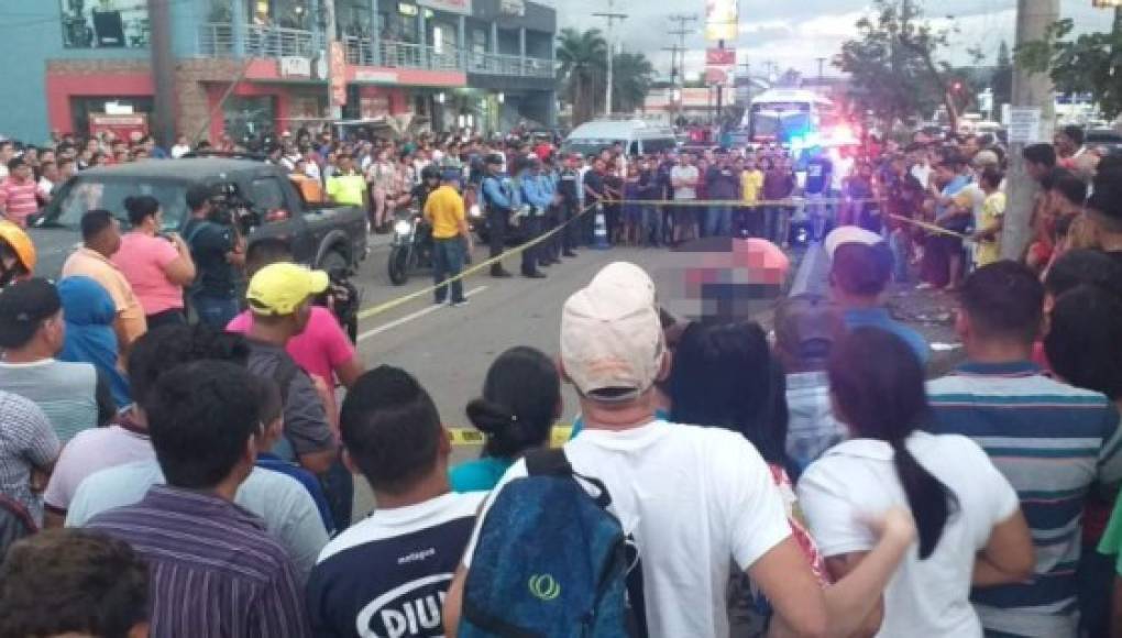 Matan a cuatro hombres frente a centro comercial de Villanueva, Cortés