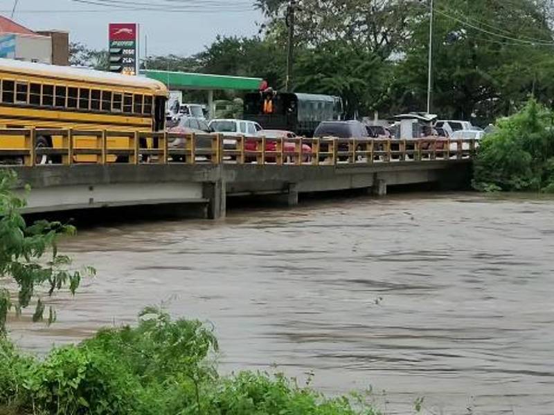 Emergencia: La Lima y zonas aledañas se inundan