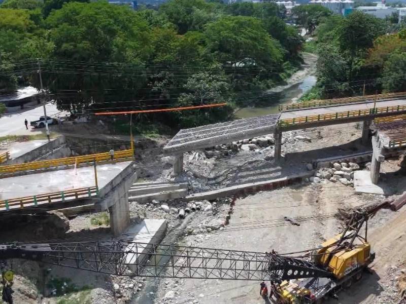 Puente en construcción de Brisas de Expocentro en San Pedro Sula.