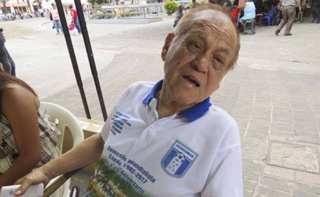 'El fútbol ha sido mi vida, es como mi gran amor, porque me cuesta lo cuido', así expresaba su inmenso amor al Fútbol.