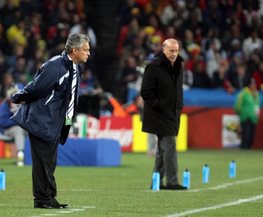 Reinaldo Rueda dirigiendo a Honduras en el Mundial de Sudáfrica 2010. Partido contra la España de Vicente del Bosque.