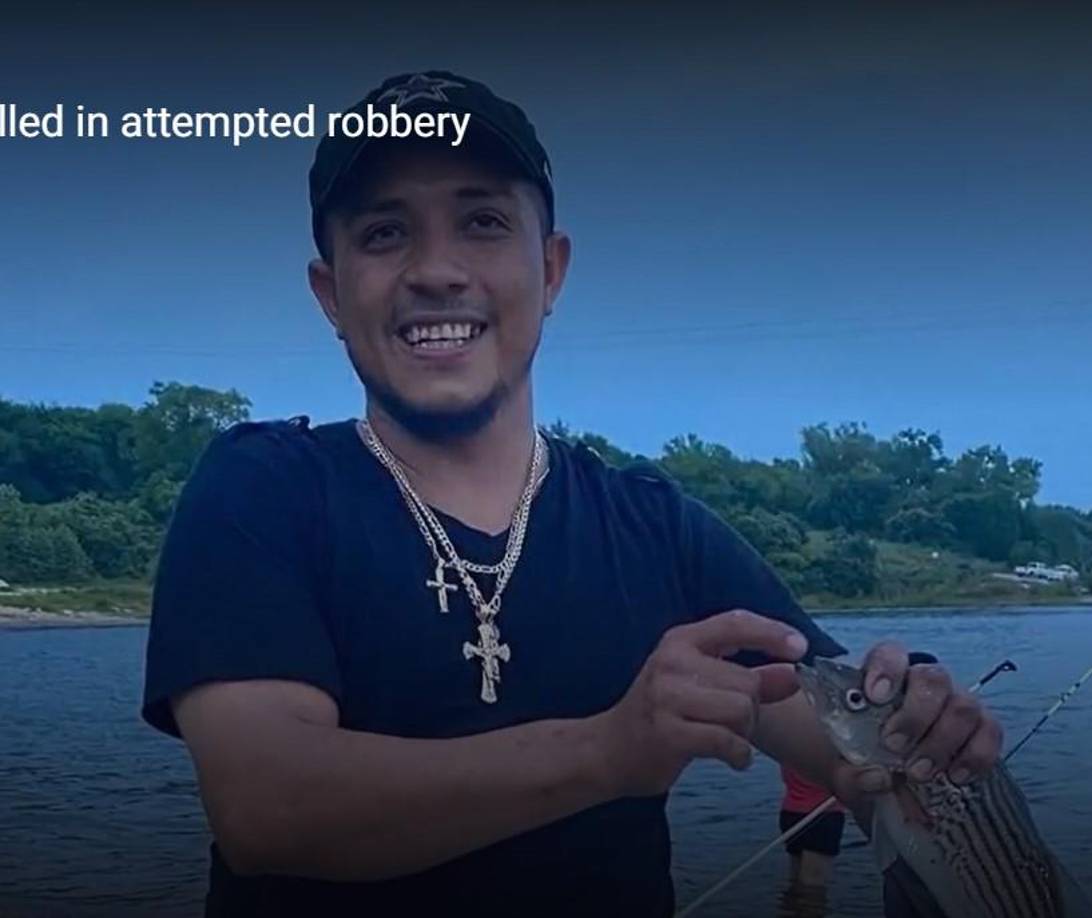 Elvir, que vivía en el complejo con su familia, fue declarado muerto en el lugar.