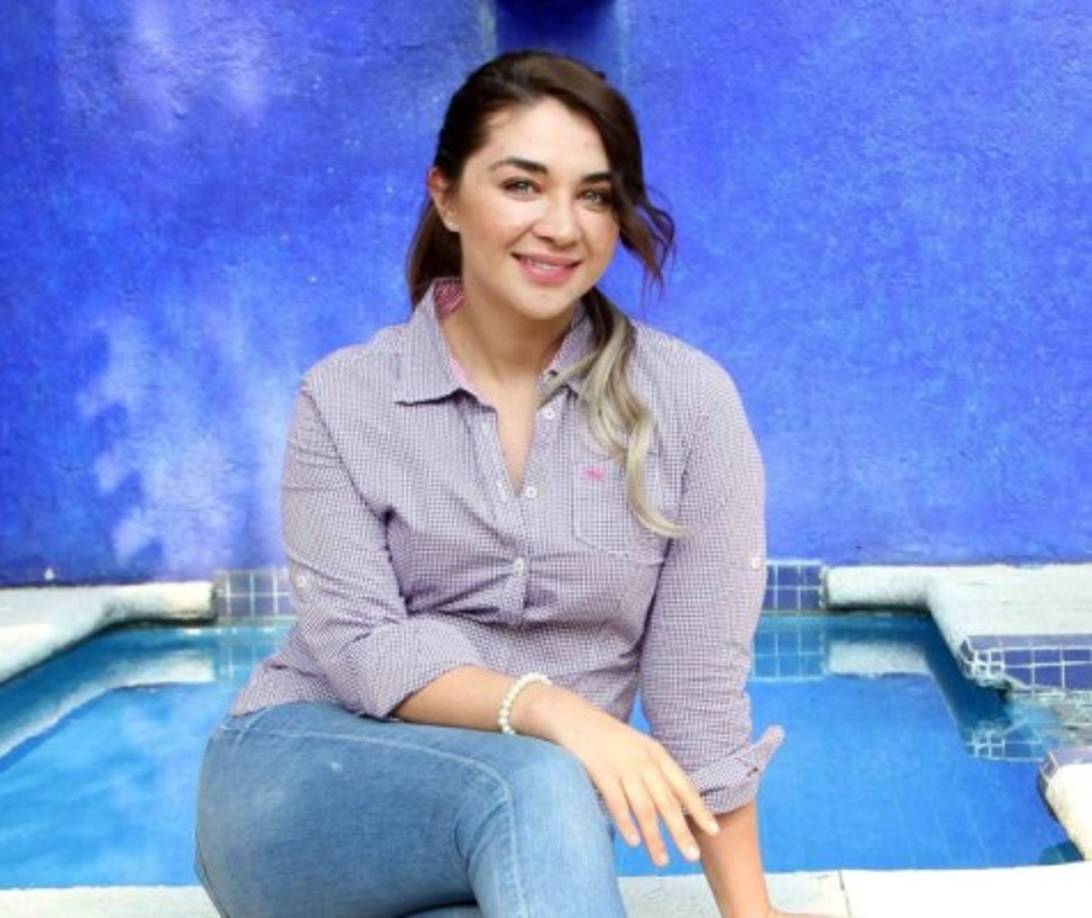 Tiempo después dejó la pantalla chica para dedicarse al teatro, en ese momento aumentó algunas libras de más. <br/><br/>