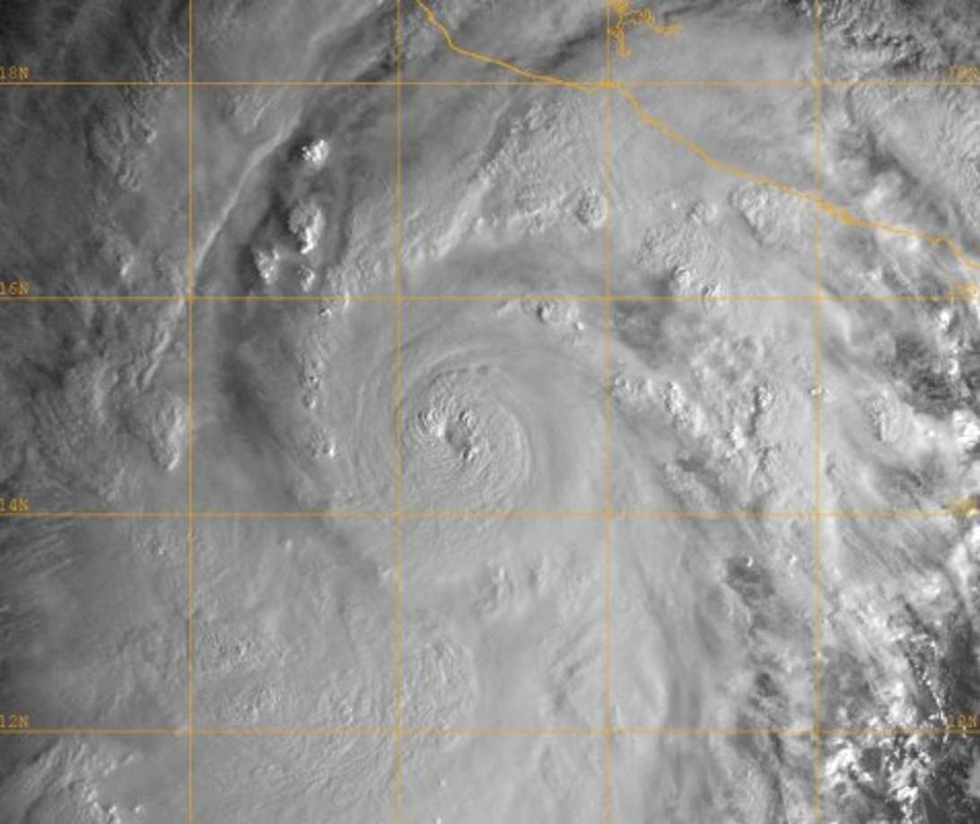 El huracán categoría 5 amenaza con consecuencias 'potencialmente catastróficas' la costa oeste de México, donde se espera que toque tierra esta tarde o noche.