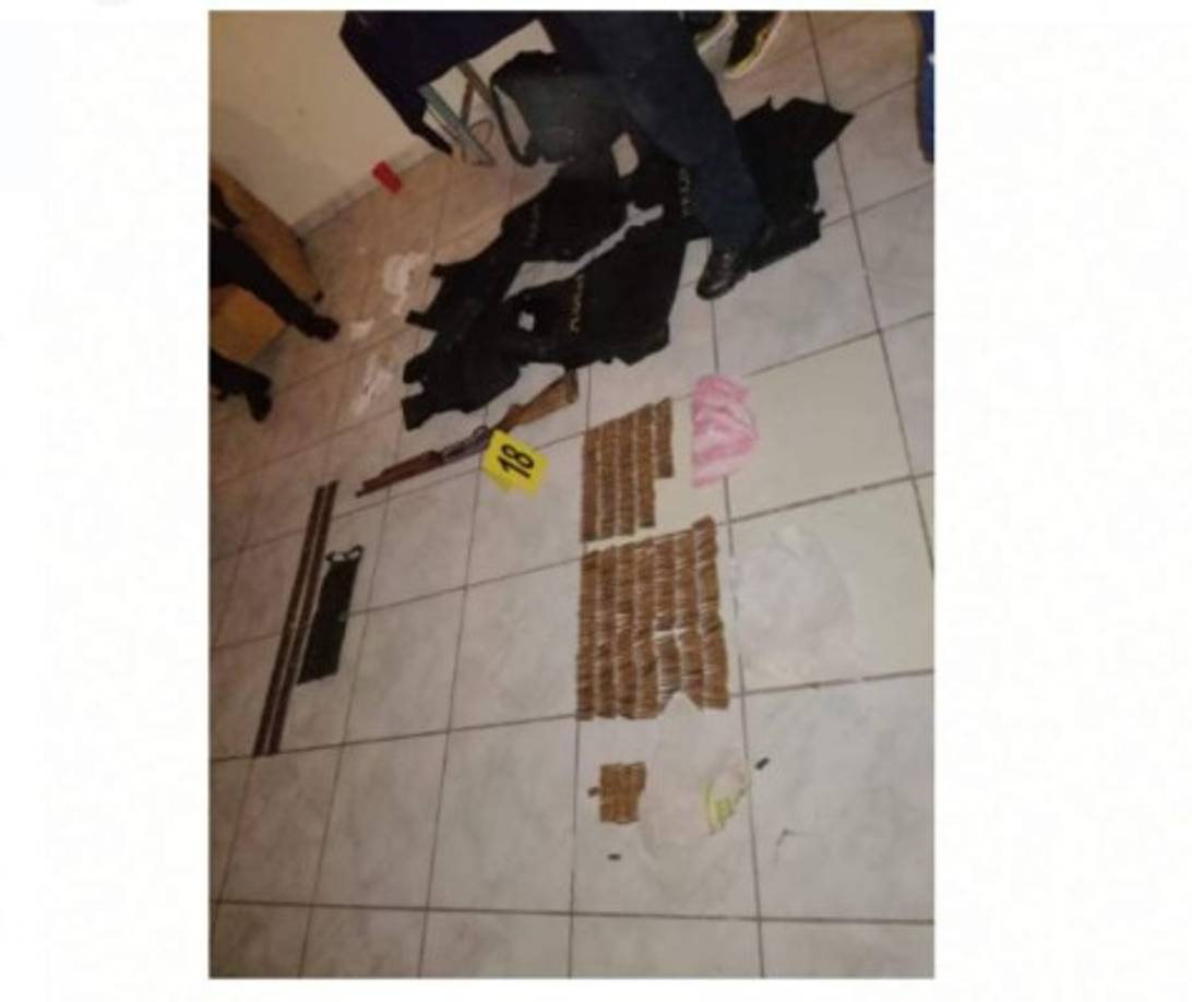 Esta es alguna de la munición hallada en la zona del crimen. Elementos policiales realizan las pesquisas de esta masacre que se convierte en la número 61 del 2019.