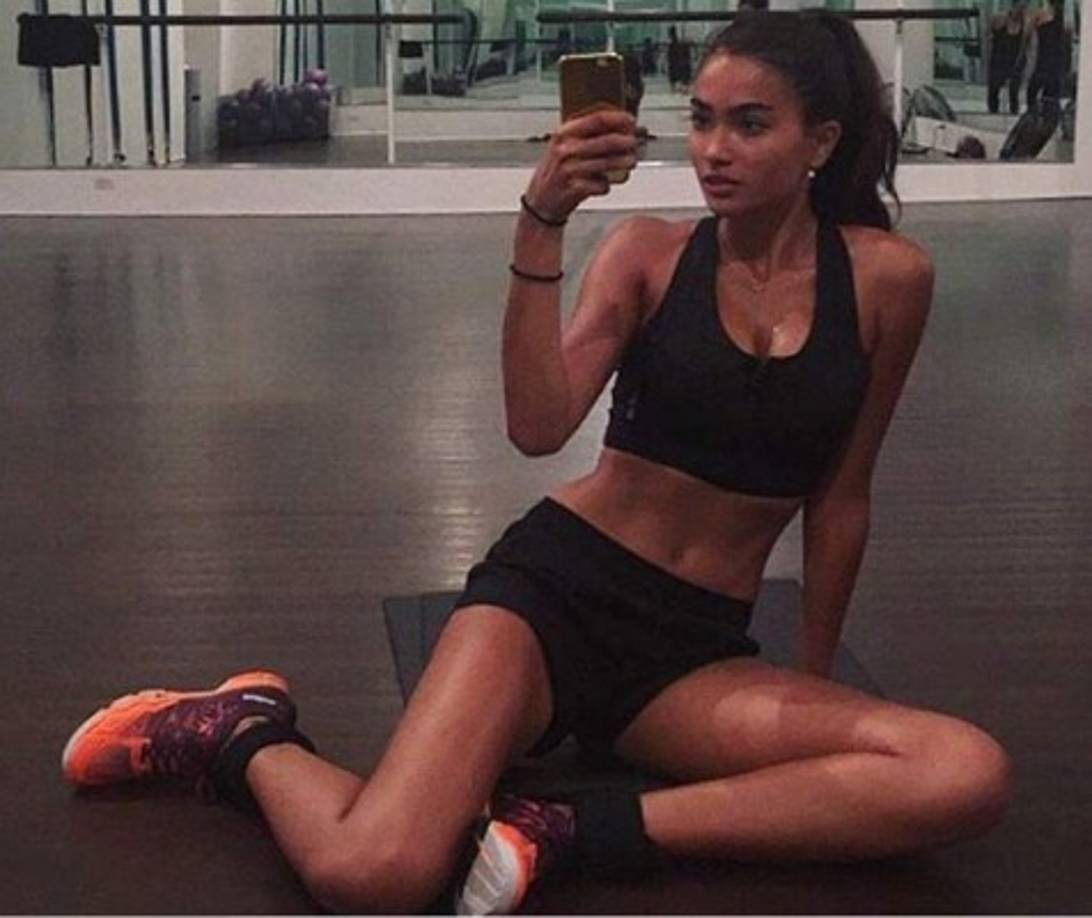Kelly Gale es una modelo indoaustraliana de 21 años. Ha desfilado en pasarelas de Victoria's Secret y es la imagen de importantes marcas de ropa. Instagram: @kellybellyboom