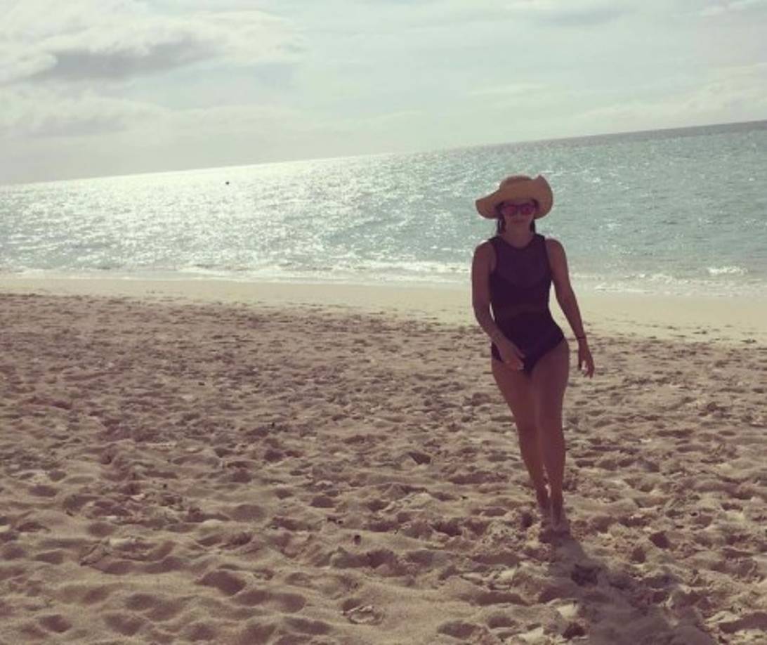 A pesar de tener dos hijas, hace ejercicio diario y además practica yoga.