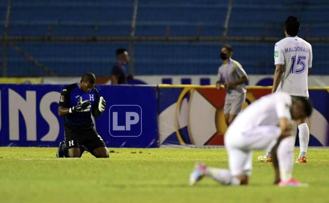 ‘Buba‘ López realizó una pequeña oración tras el final del partido.