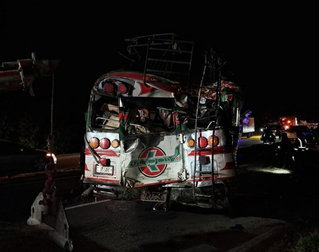 Se fue a un barranco: al menos 15 muertos en accidente de bus en Guatemala