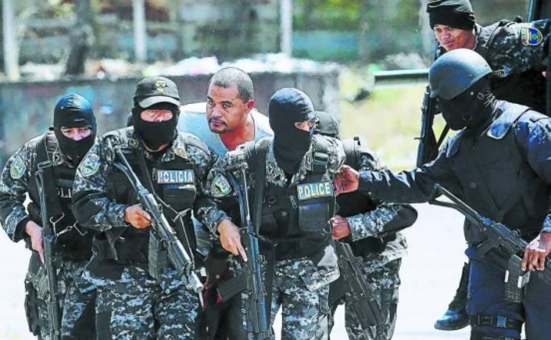 El narcotraficante fue sorprendido en una residencial en San Pedro Sula a bordo de una camioneta de lujo. En sandalias, camiseta y calzoneta, Lobo fue trasladado hasta el alto tribunal de justicia para conocer los cargos por los que EE UU lo reclamaba.