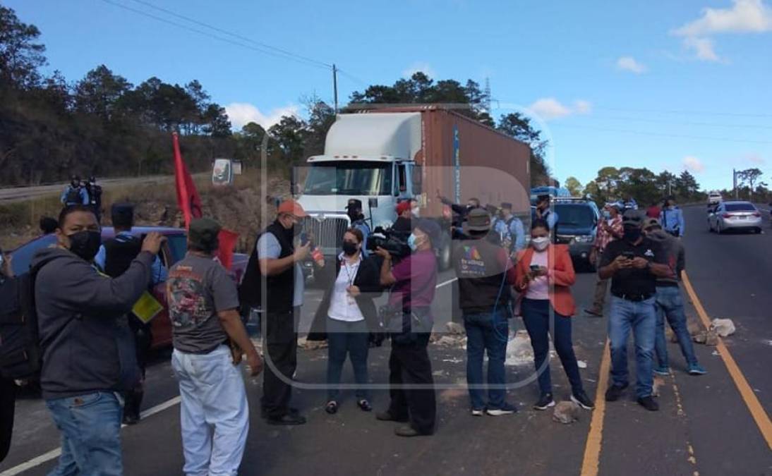 Seguidores de Libre realizaron protestas en carretera tras la elección de la junta directiva encabezada por Jorge Cálix. 